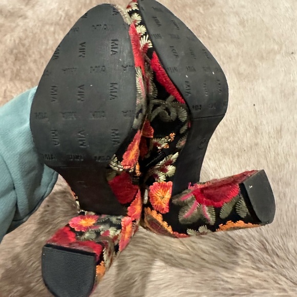 Floral Paisley Booties - Picture 6 of 6